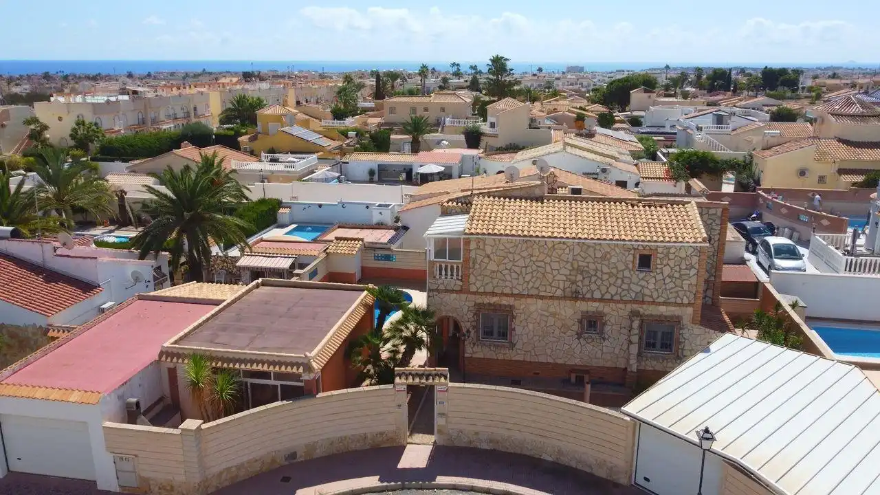 Vista exterior de Casa o xalet en venda en Orihuela