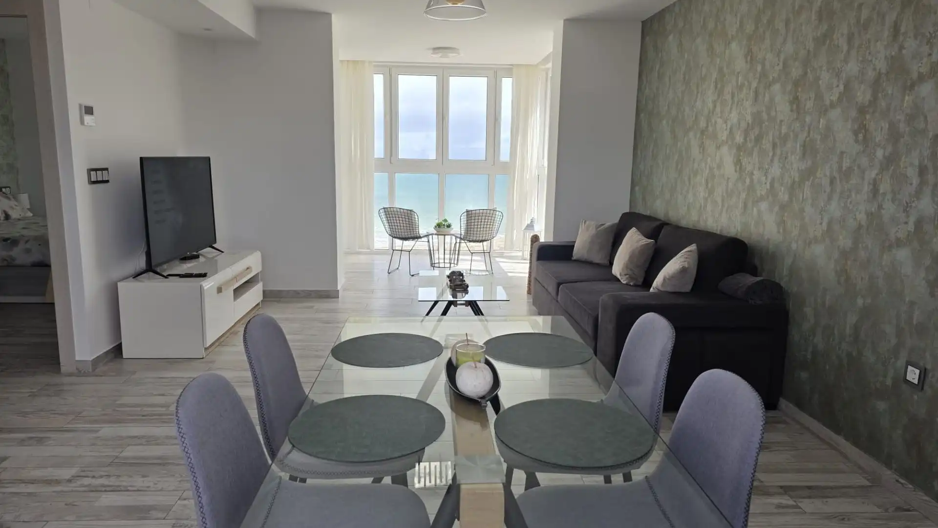 Sala d'estar de Pis de lloguer en Torrevieja amb Aire condicionat, Calefacció i Moblat