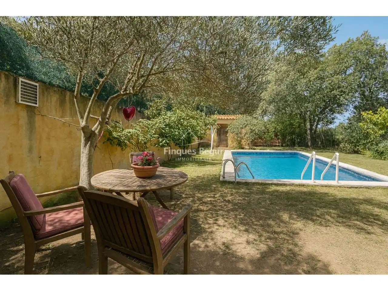 Detached house with pool for sale in Calle Joaquim Ruyra