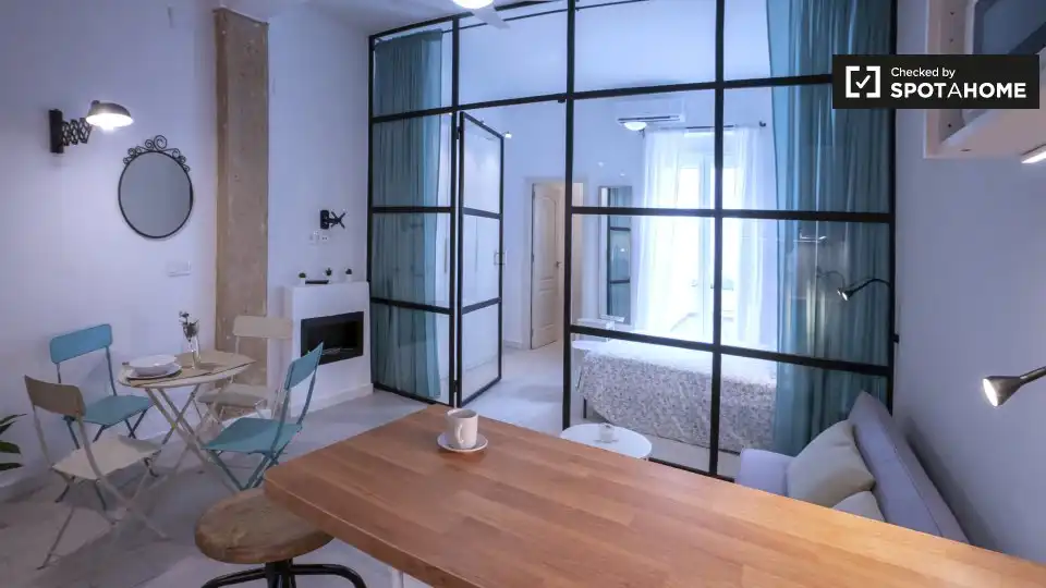 Bedroom of Flat for rent in Valencia  with Air Conditioner, Heating and Furnished