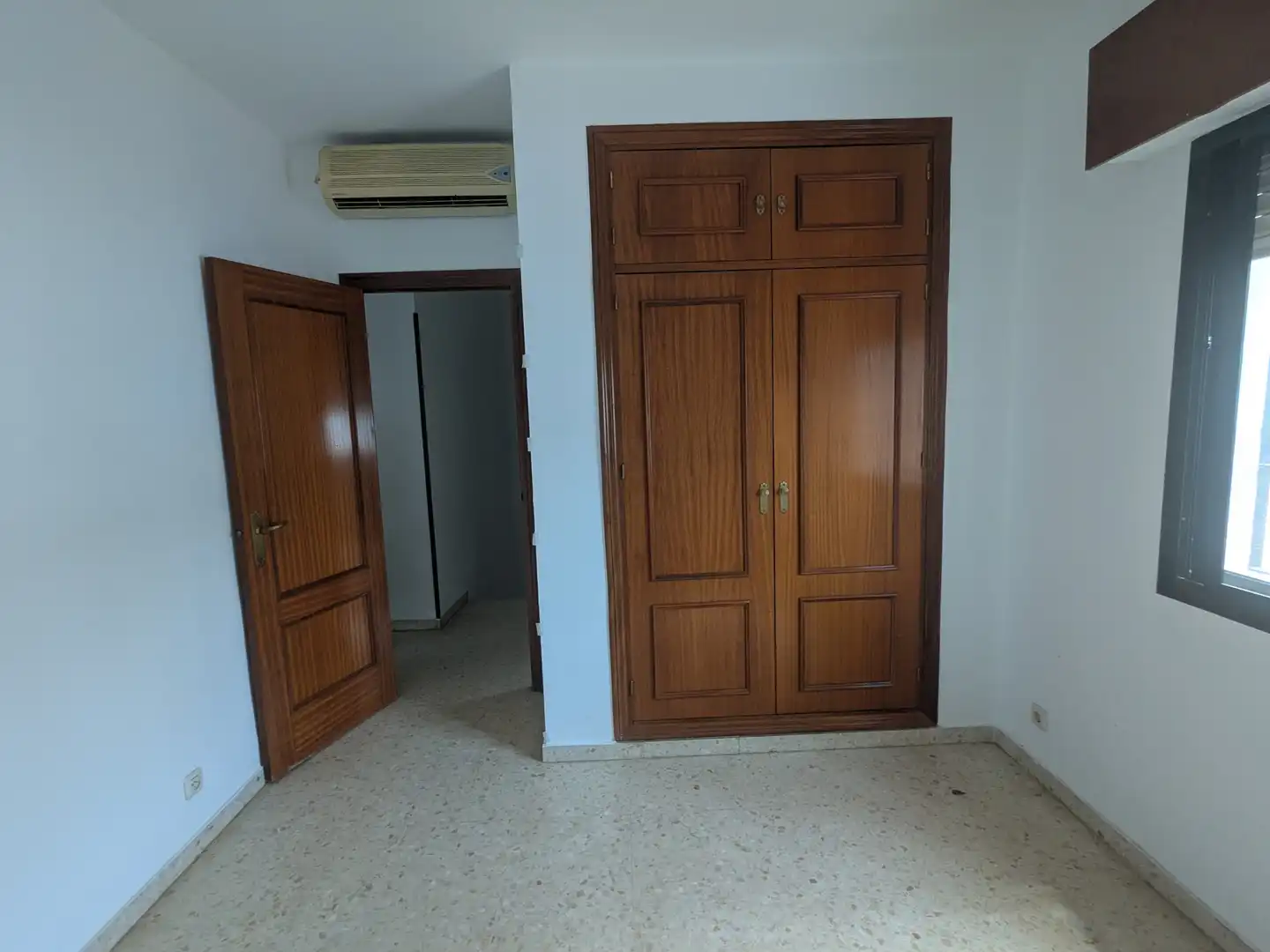 Habitación de Casa adosada en venta en Sevilla con Balcón