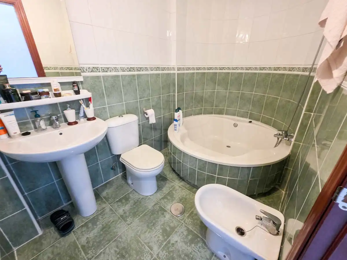 Bany de Pis en venda en Cártama amb Terrassa, Traster i Piscina comunitària