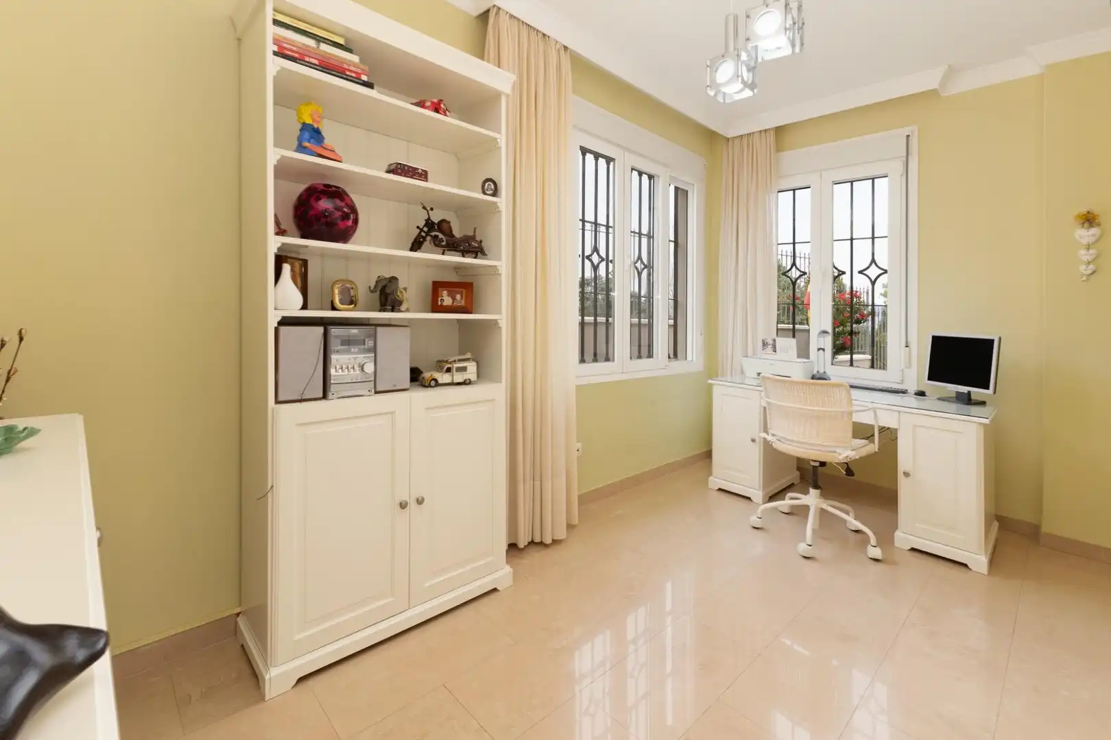 Sala de estar de Casa o chalet en venta en Alhaurín de la Torre con Aire acondicionado, Calefacción y Piscina