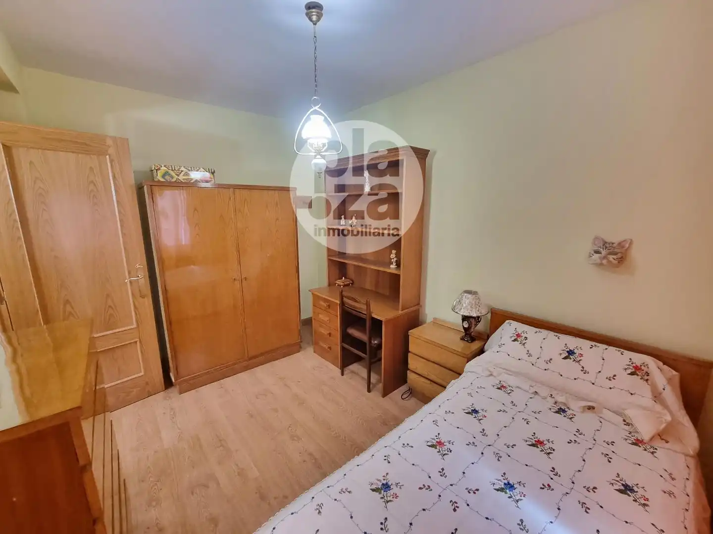 Dormitori de Pis en venda en Burgos amb Calefacció, Terrassa i Moblat