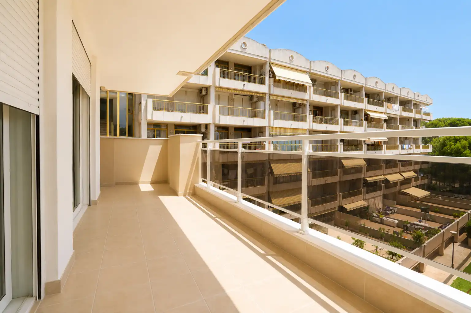 Piso con terraza en venta en Carrer del Vendrell, imagen 3