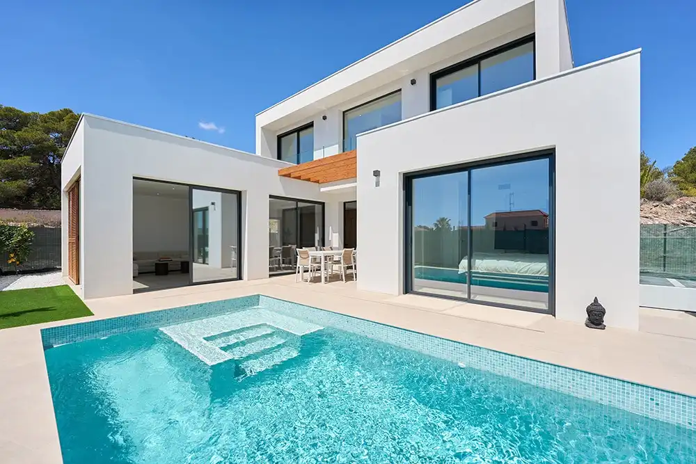 Chalet con piscina en venta en Escandinavia - Cautivador
