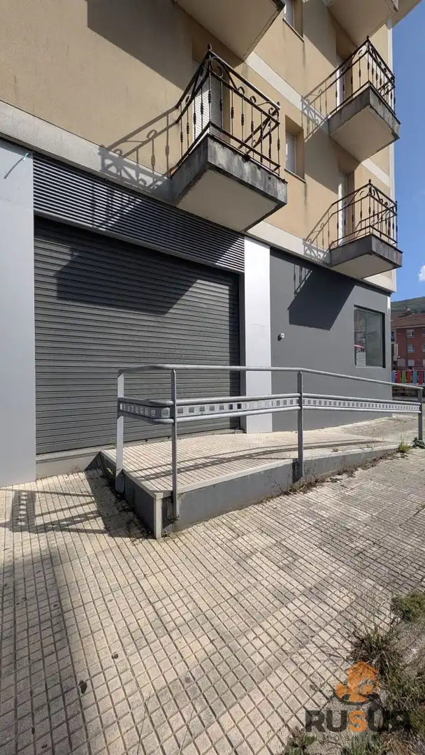 Vista exterior de Local de alquiler en Corvera de Toranzo con Aire acondicionado
