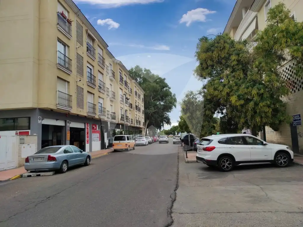 Gewerbefläche zur Miete in Calle Julio Cienfuegos Linares