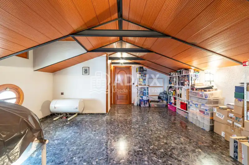 Haus oder Chalet zum Verkauf in Úbeda mit Terrasse, Abstellraum und Balkon
