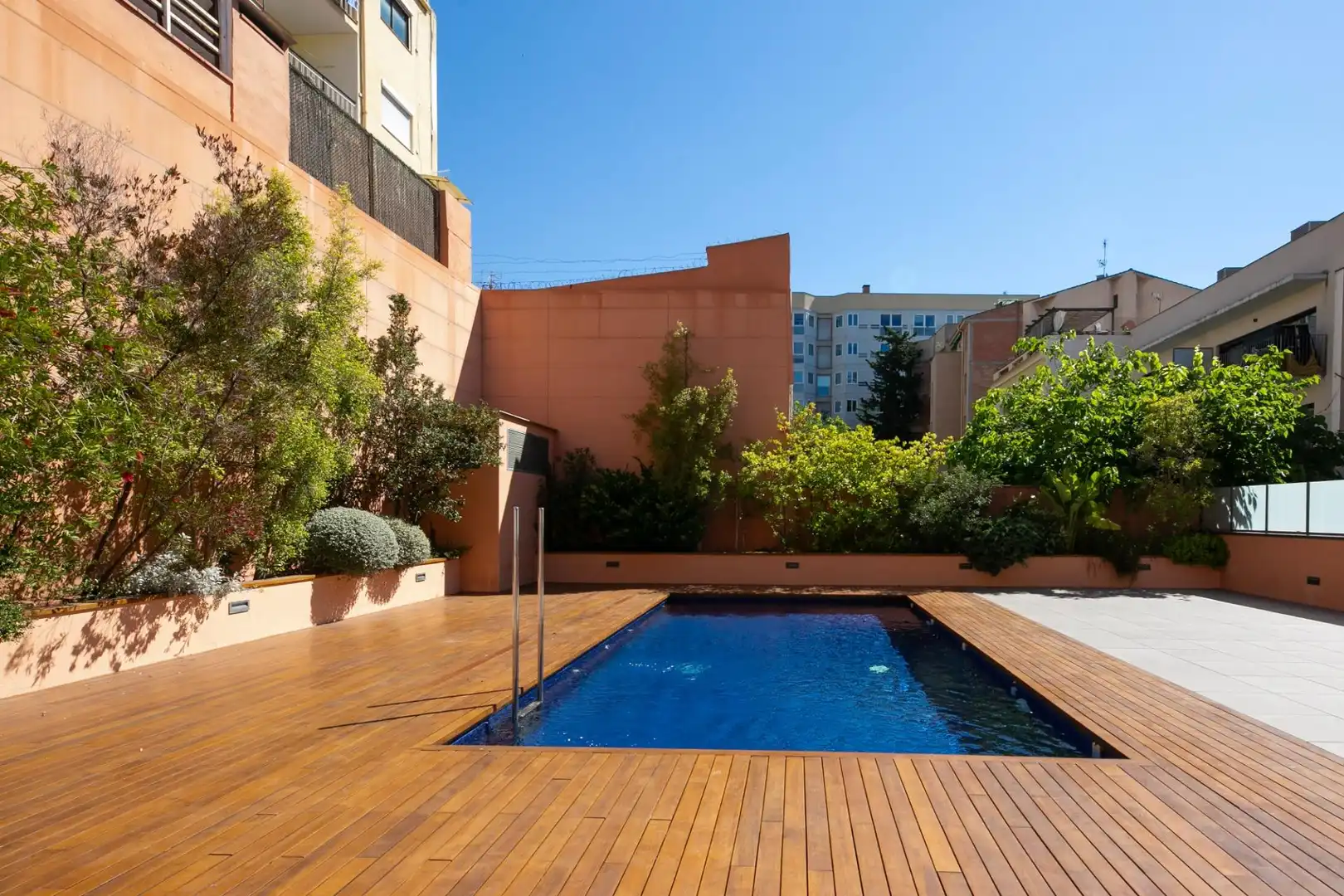 Swimming pool of Duplexes for sale in Barcelona  with Parquet flooring, Furnished and Community pool