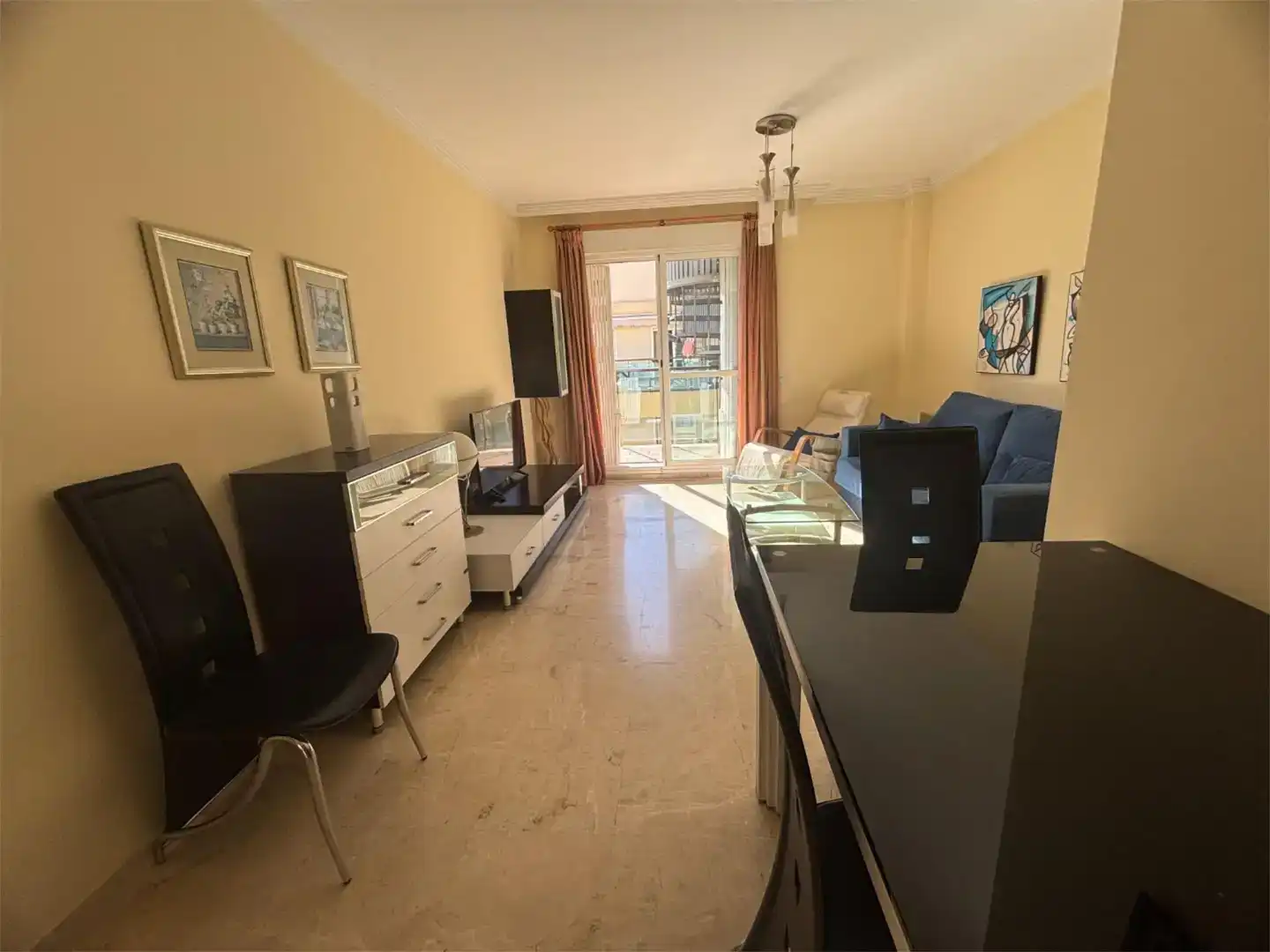 Wohnzimmer von Dachboden zur Miete in Estepona mit Klimaanlage und Balkon