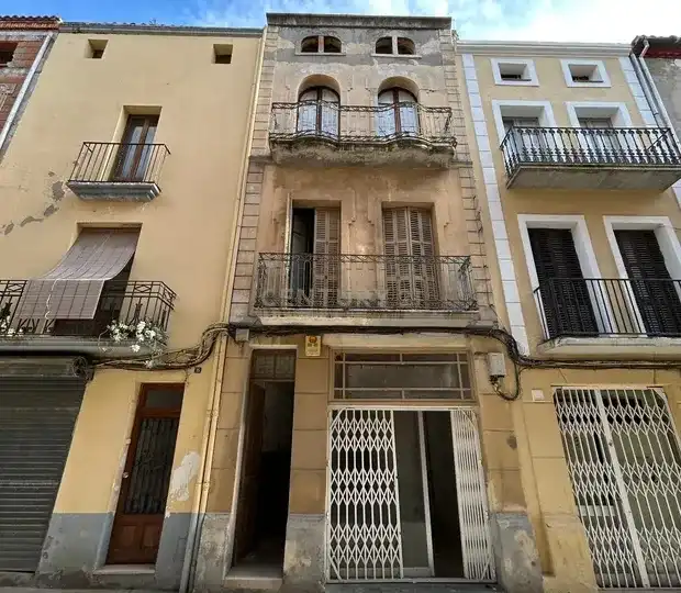 House for sale in Carrer de Sió 16
