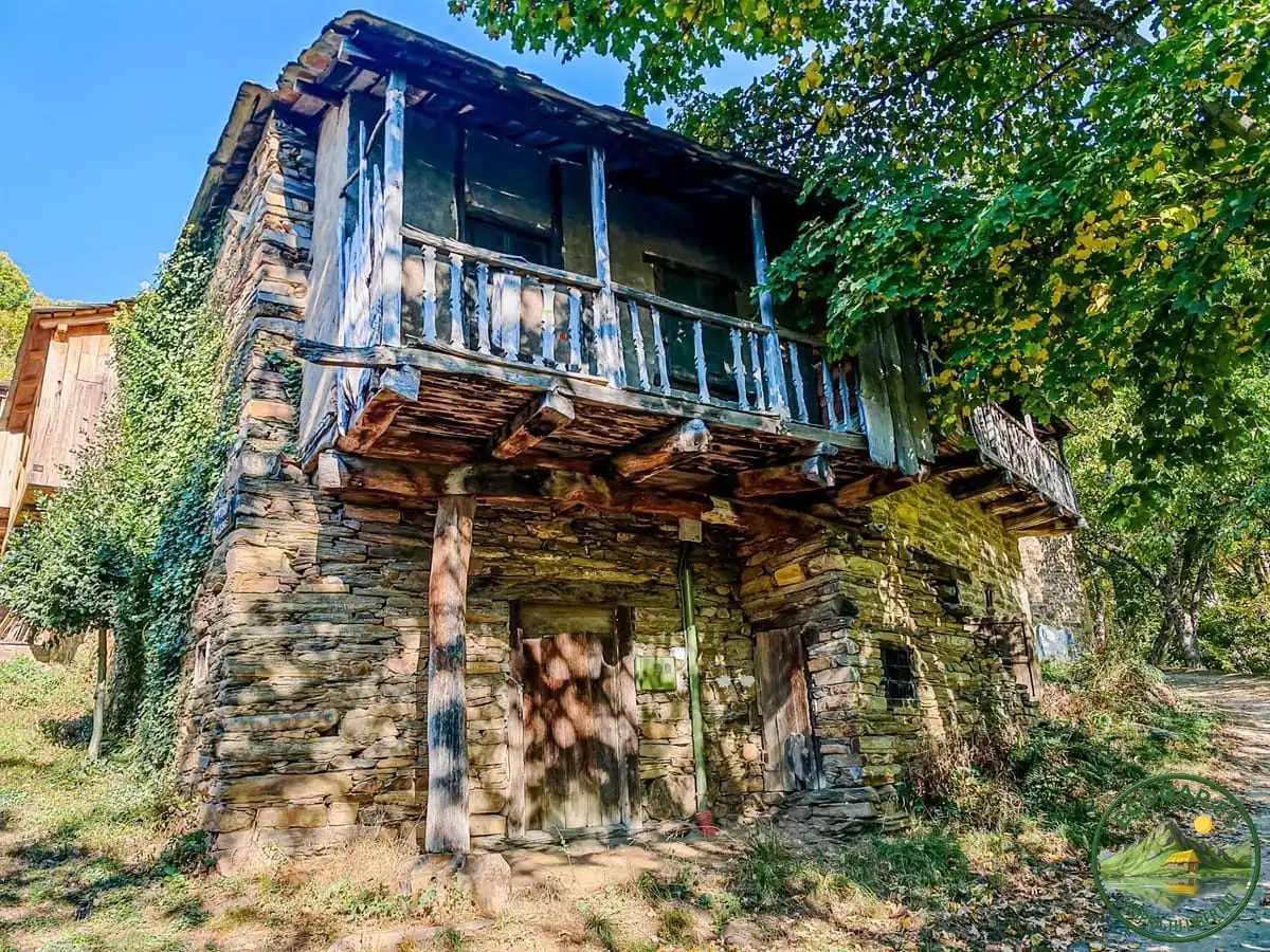 Vista exterior de Casa adosada en venta en Ponferrada