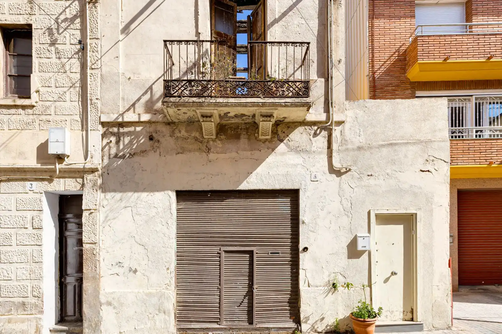 Vista exterior de Edificio en venta en Santa Coloma de Gramenet
