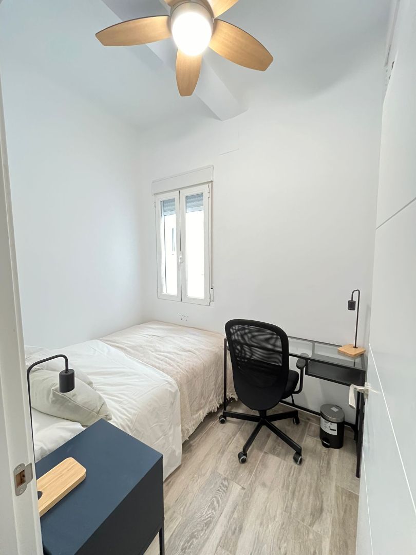 Bedroom of Flat to share in  Madrid Capital  with Heating, Furnished and Oven