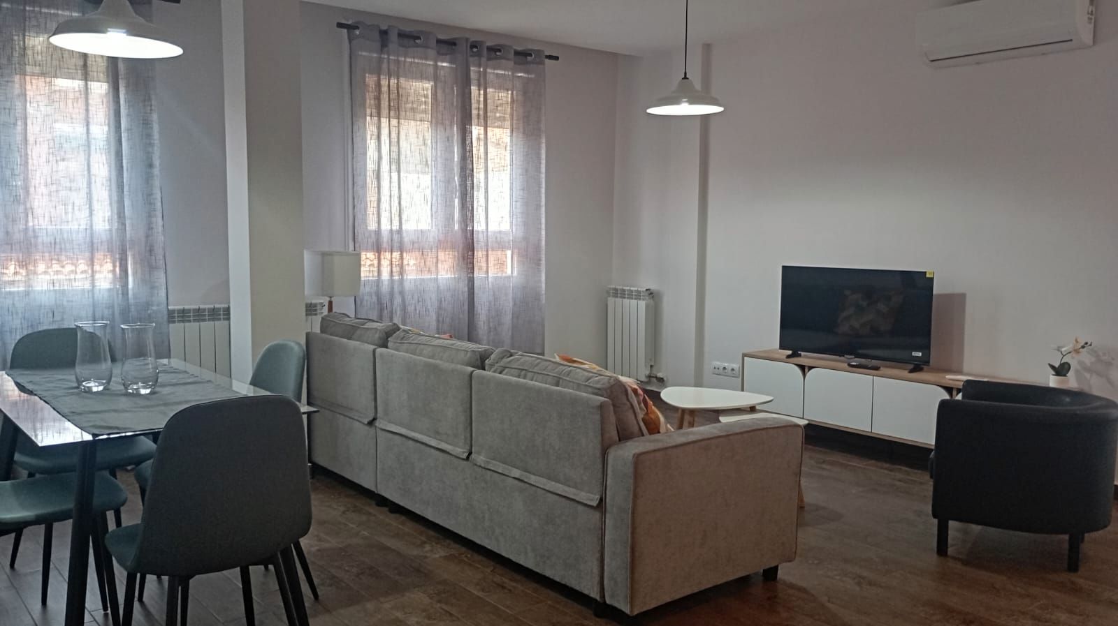 Sala d'estar de Pis de lloguer en  Zaragoza Capital amb Aire condicionat, Calefacció i Parquet