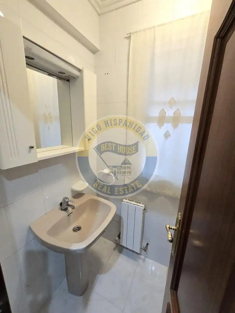 Baño de Piso de alquiler en Vigo  con Calefacción