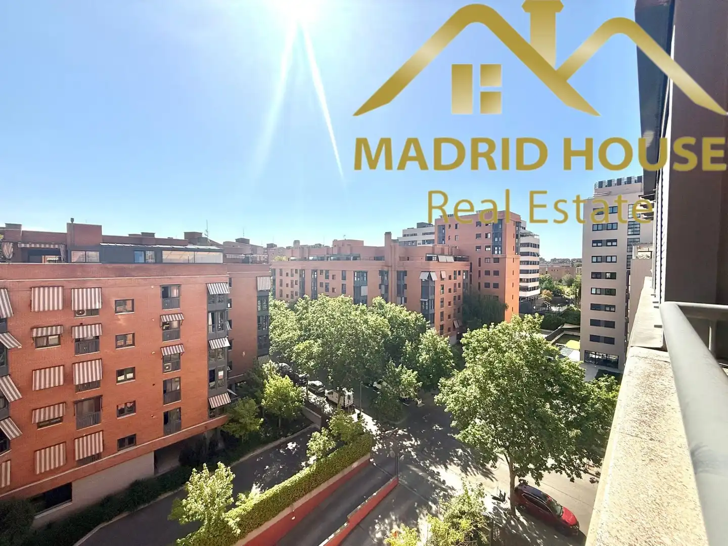 Vista exterior de Àtic en venda en Madrid amb Aire condicionat, Calefacció i Terrassa