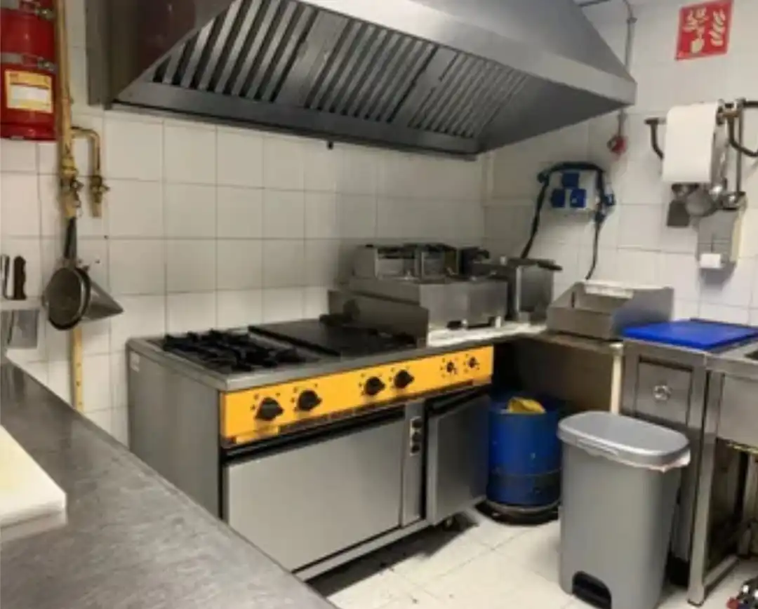 Küche von Geschaftsraum zum Verkauf in Mataró mit Terrasse und Möbliert