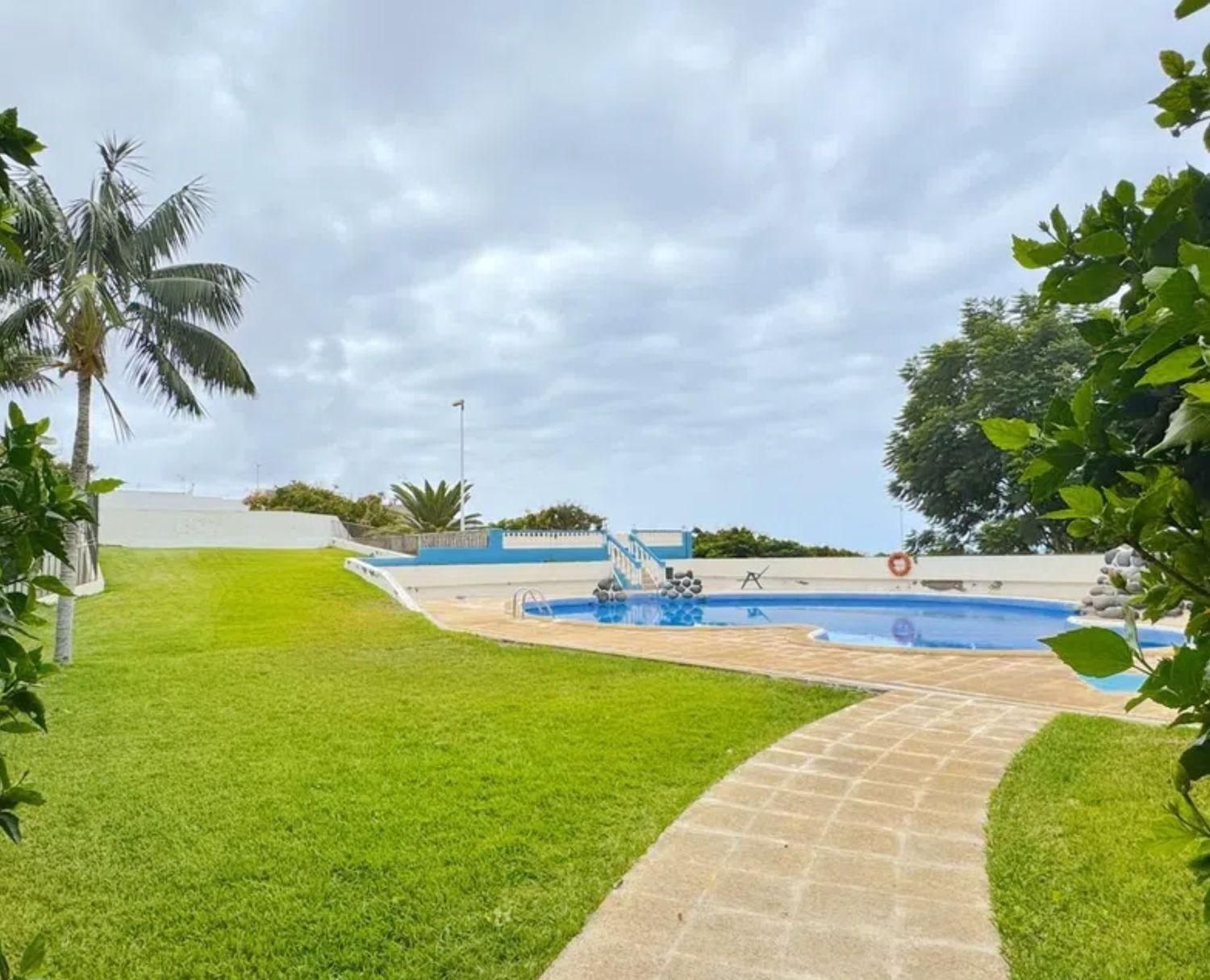 Piscina de Casa adosada en venta en Puerto de la Cruz con Jardín privado, Terraza y Piscina comunitaria