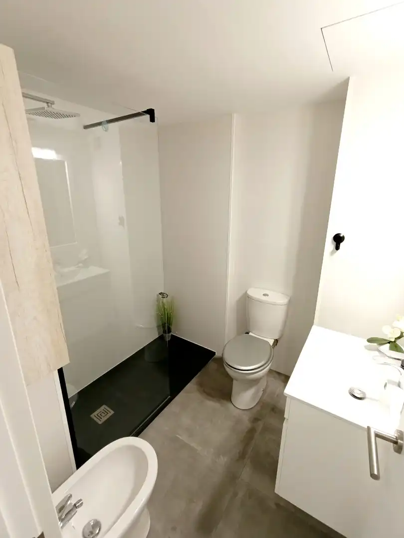 Badezimmer von Wohnung zum Verkauf in Salou mit Klimaanlage, Möbliert und Ofen