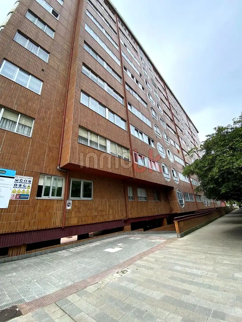 Außenansicht von Wohnung zum Verkauf in A Coruña Capital  mit Heizung und Abstellraum