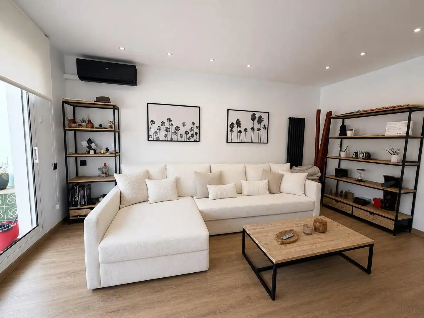Living room of Houses for sale in Badalona  with Air Conditioner, Heating and Parquet flooring
