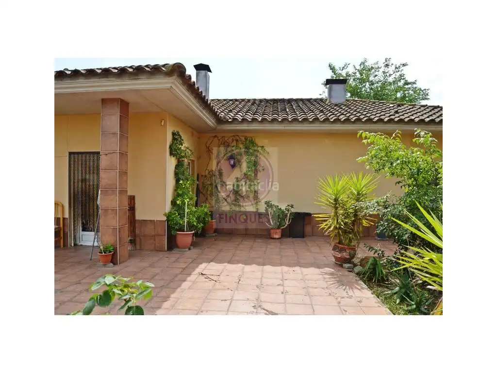 Außenansicht von Haus oder Chalet zum Verkauf in Llagostera