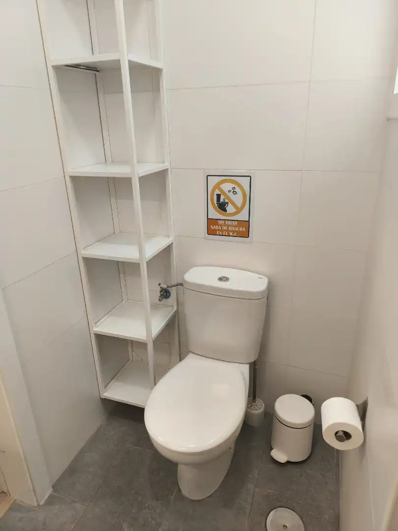 Bany de Estudi de lloguer en Las Palmas de Gran Canaria amb Parquet, Moblat i Rentadora