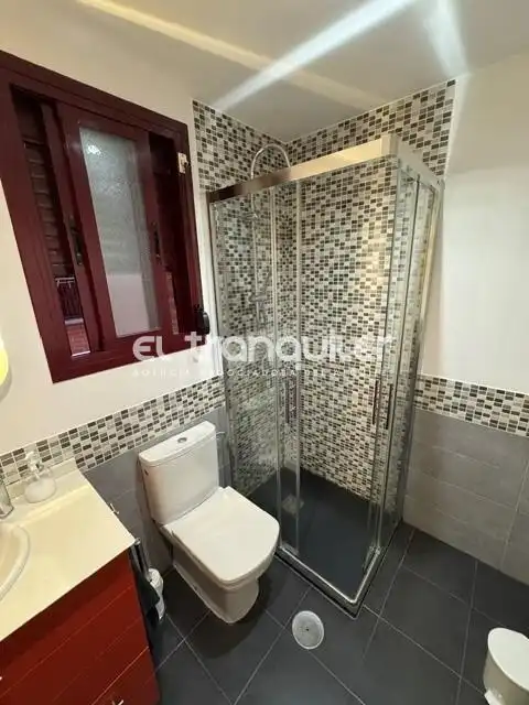 Baño de Piso de alquiler en Parla con Aire acondicionado, Piscina y Amueblado