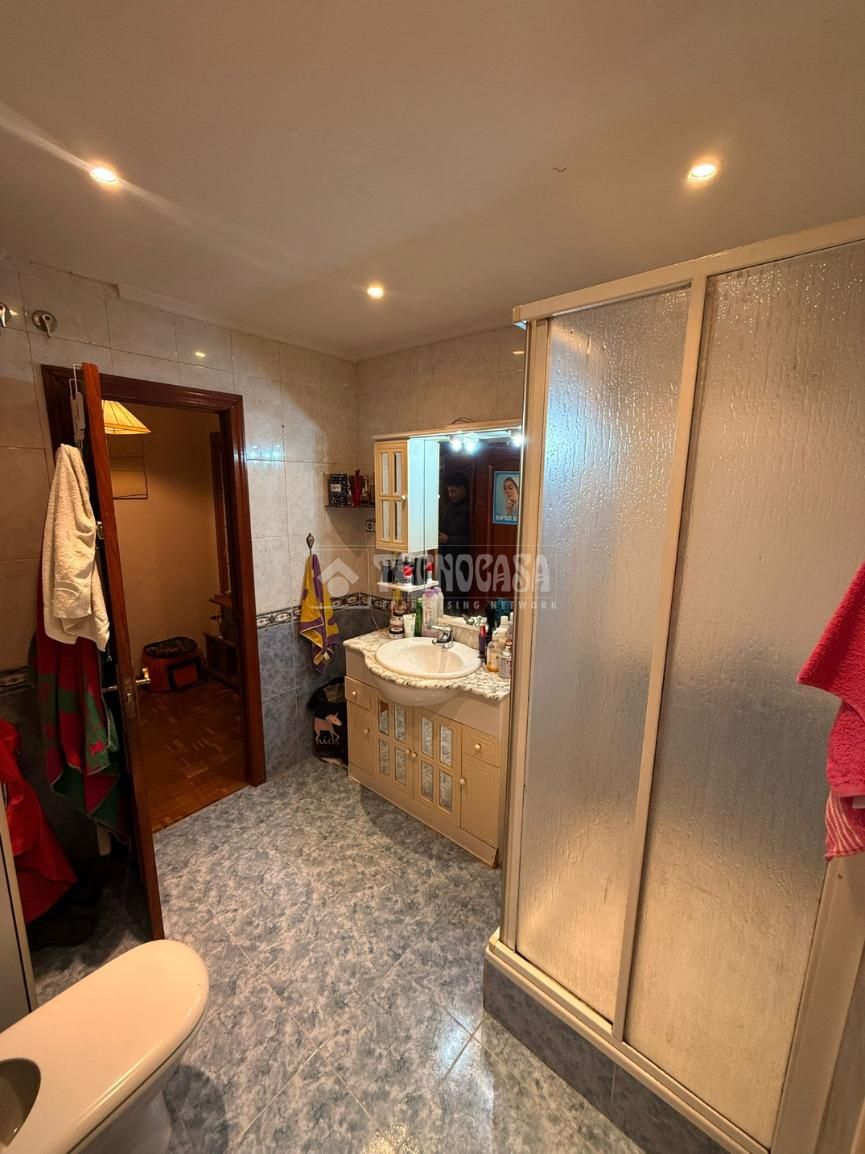 Bathroom of Flat for sale in  Madrid Capital  with Air Conditioner, Heating and Terrace