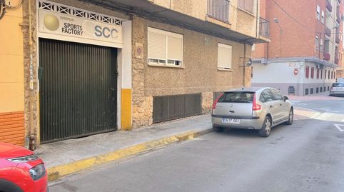 Venta de local comercial de 420 m² en la zona del polideportivo de Burjassot, Valencia / Área Marítima Inmobiliaria oficina Port S