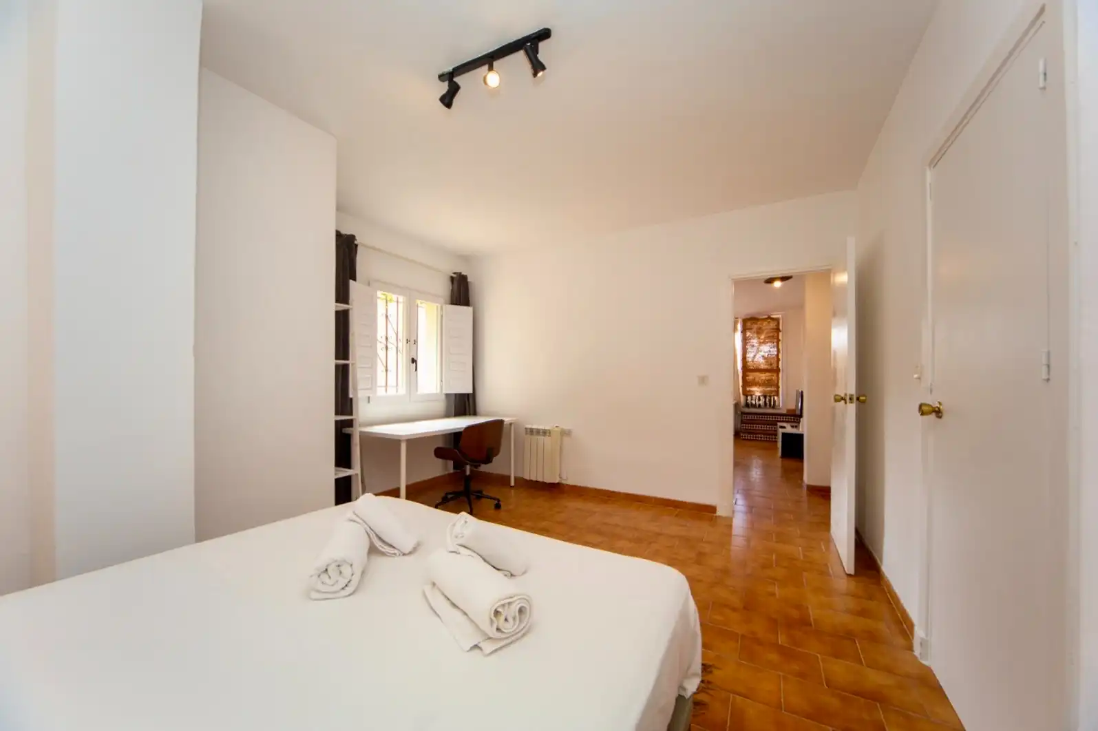 Dormitori de Apartament de lloguer en Granada amb Calefacció, Terrassa i Moblat