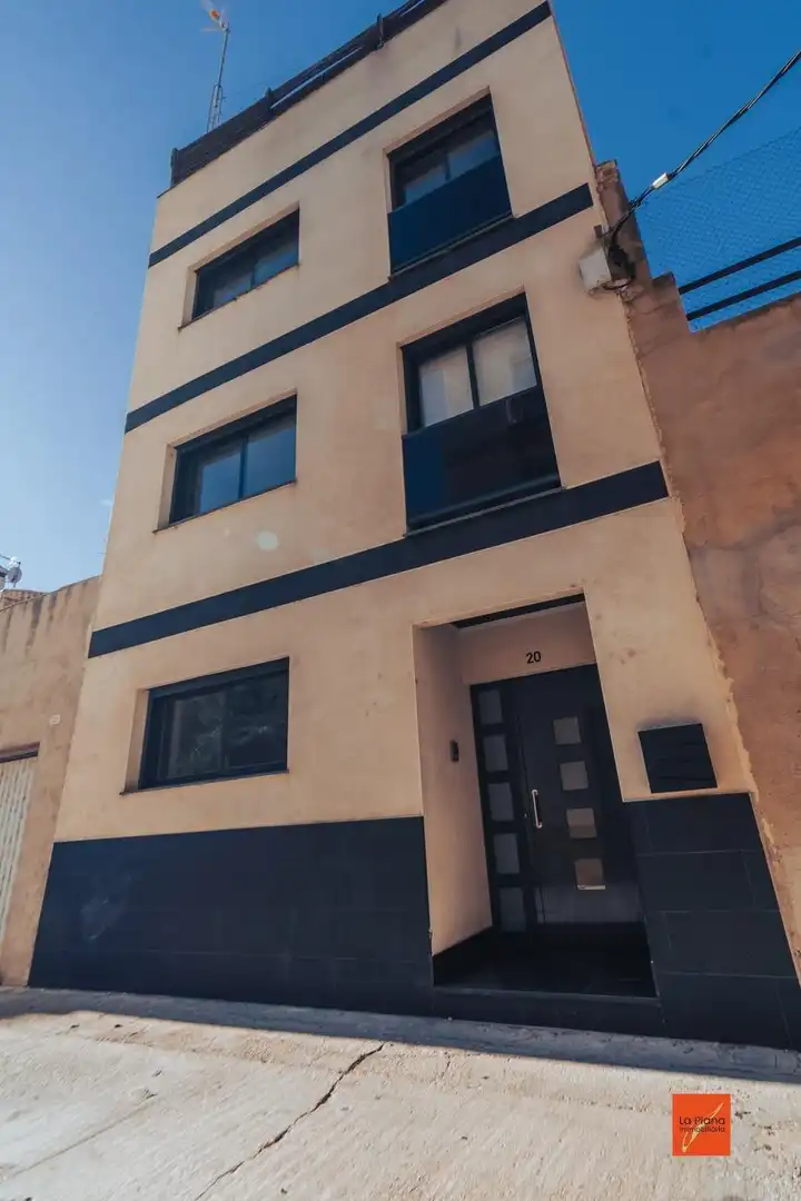 Vista exterior de Casa adosada en venta en Tortosa con Calefacción y Terraza