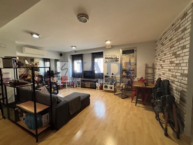 Sala d'estar de Local en venda en Santa Cruz de Mudela amb Aire condicionat