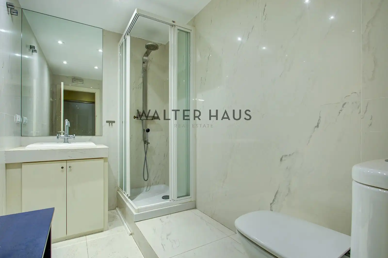 Bathroom of Office for sale in Barcelona  with Air Conditioner