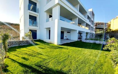 Vista exterior de Planta baixa en venda en Mijas amb Aire condicionat, Terrassa i Piscina comunitària