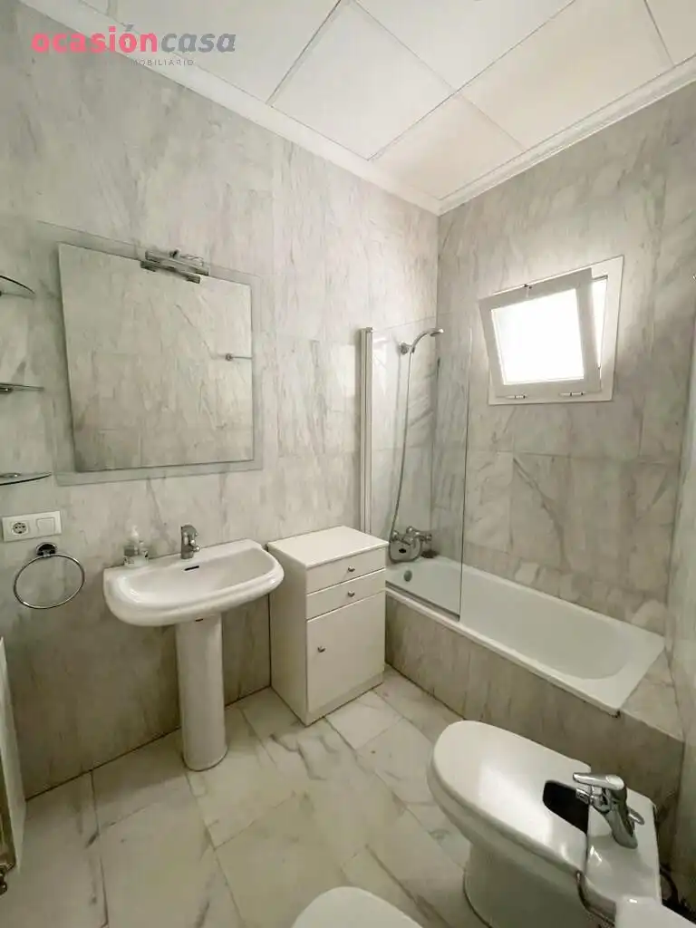 Baño de Apartamento de alquiler en Córdoba con Calefacción, Amueblado y Horno