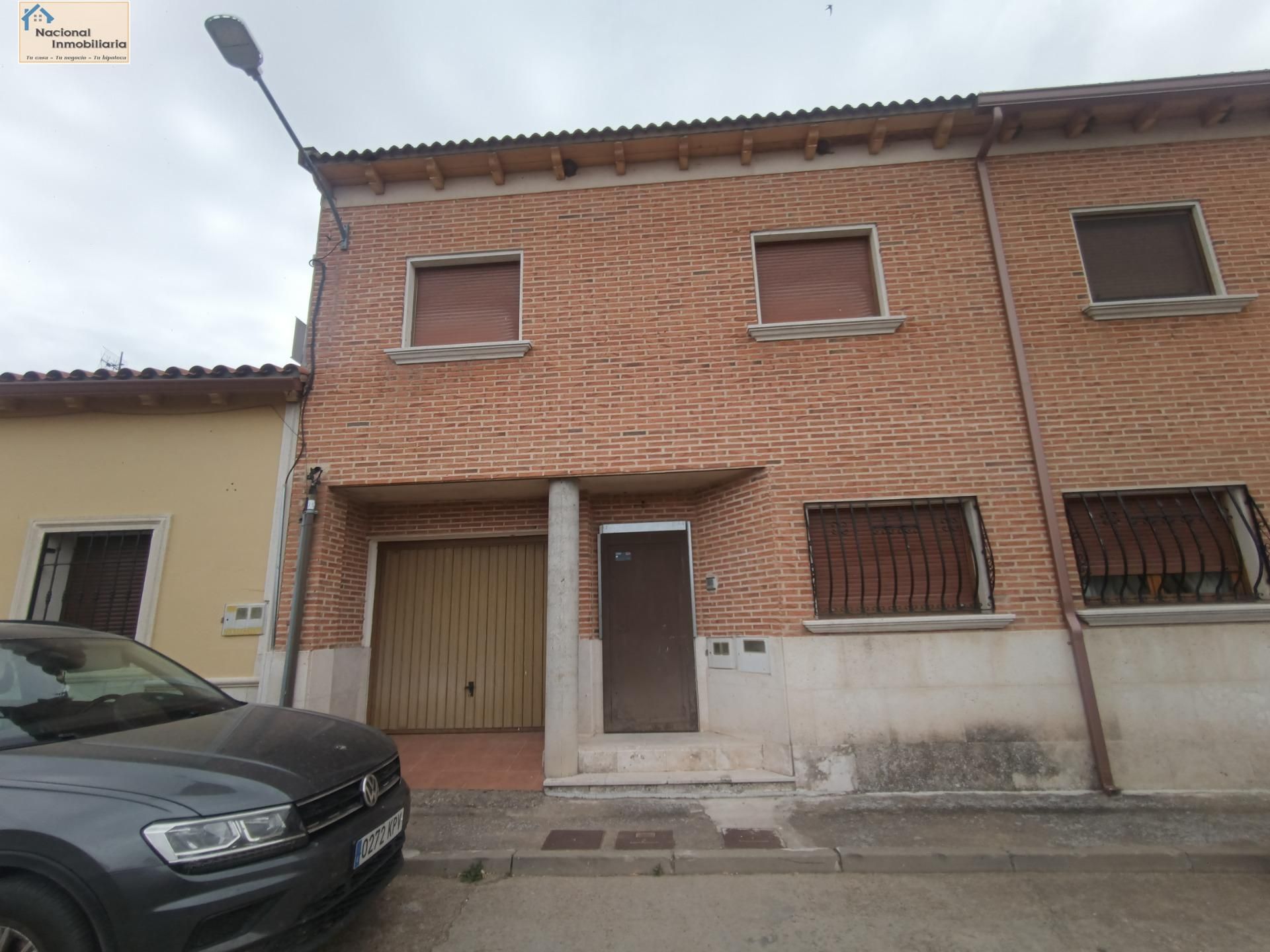 Vista exterior de Casa adosada en venda en Rueda amb Calefacció, Terrassa i Traster