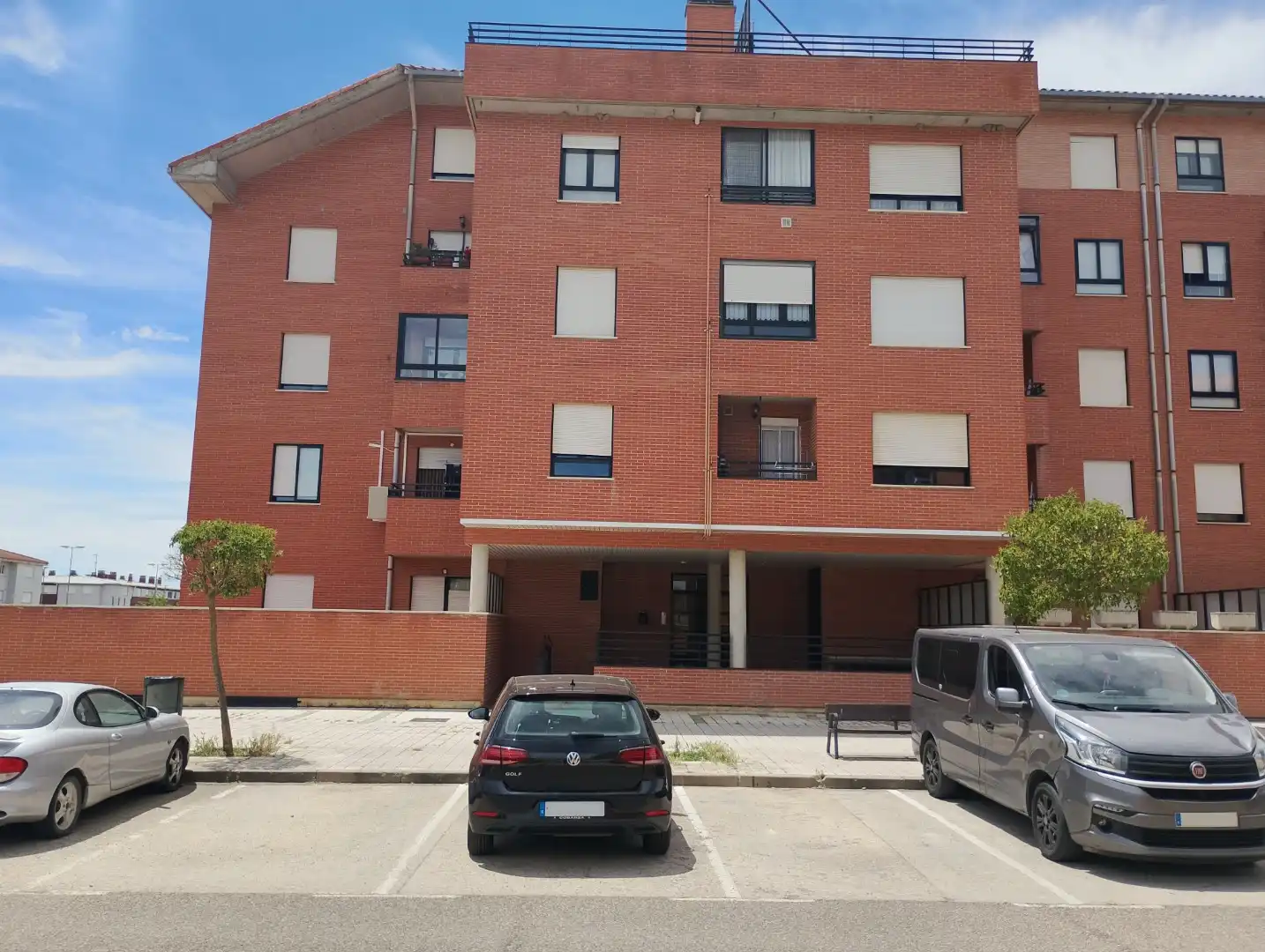 Außenansicht von Garage zum Verkauf in Palencia
