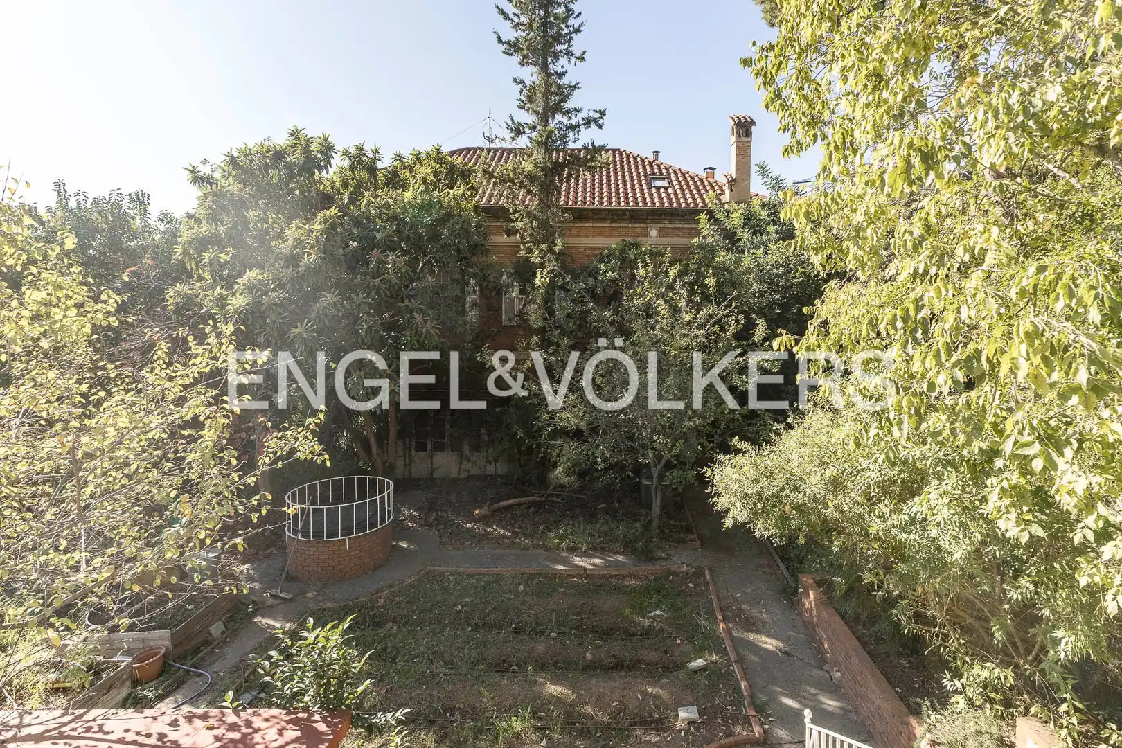 Vista exterior de Casa o xalet en venda en Barcelona amb Calefacció, Jardí privat i Terrassa