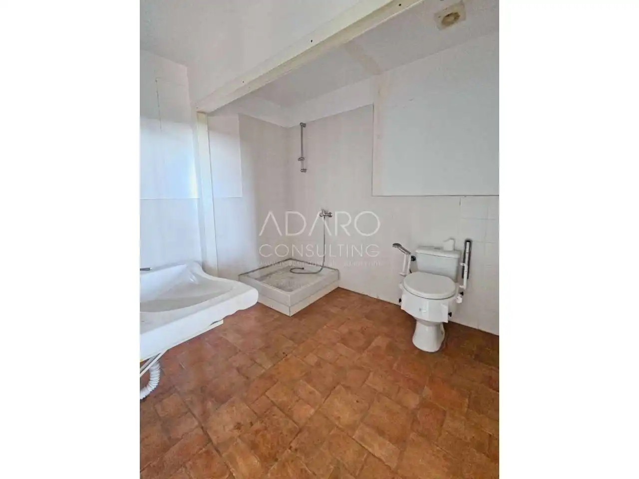 Badezimmer von Fabrikhallen zur Miete in Alcalá de Henares