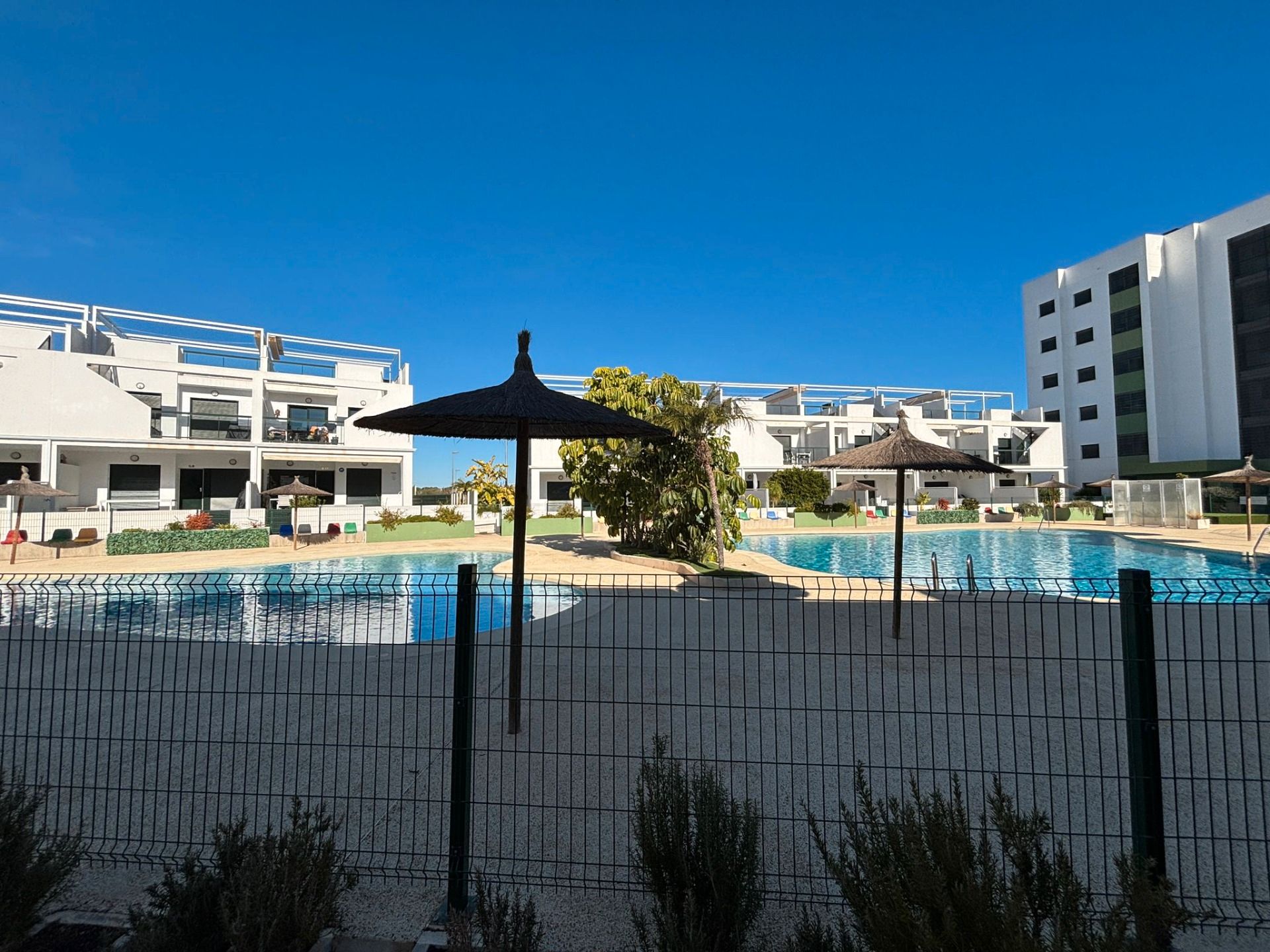 Piscina de Casa o xalet en venda en Pilar de la Horadada amb Aire condicionat, Terrassa i Traster