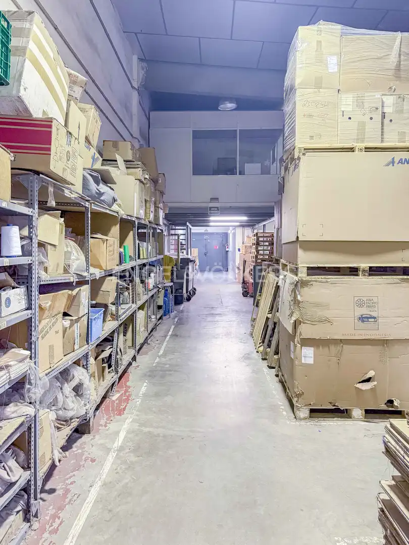 Nave industrial con ascensor en venta en Eixample, imagen 4