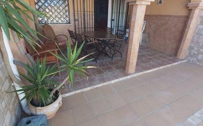 Terrasse von Einfamilien-Reihenhaus zum verkauf in Algeciras mit Terrasse und Balkon