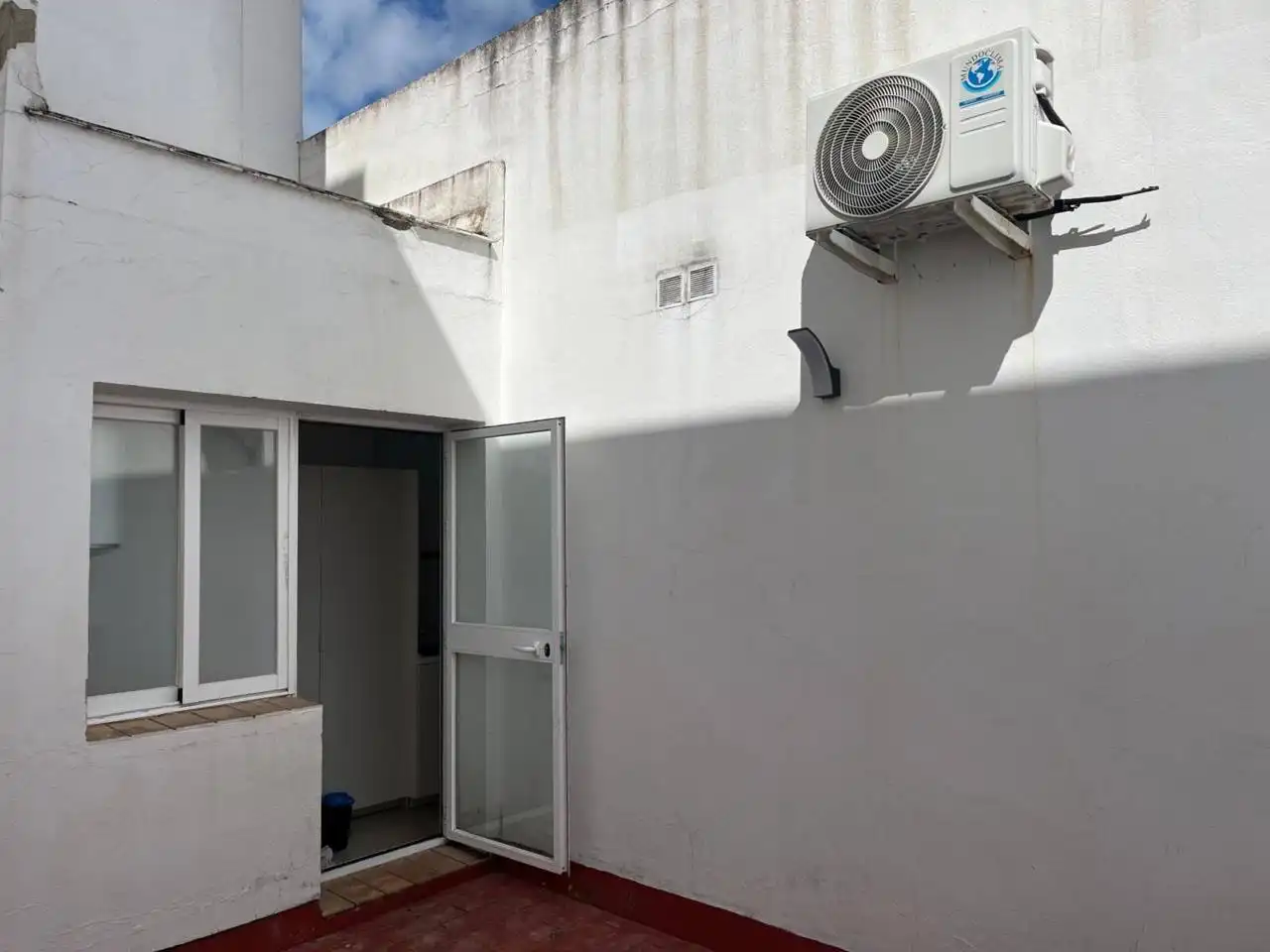 Außenansicht von Dachboden zum Verkauf in San Fernando mit Klimaanlage und Terrasse