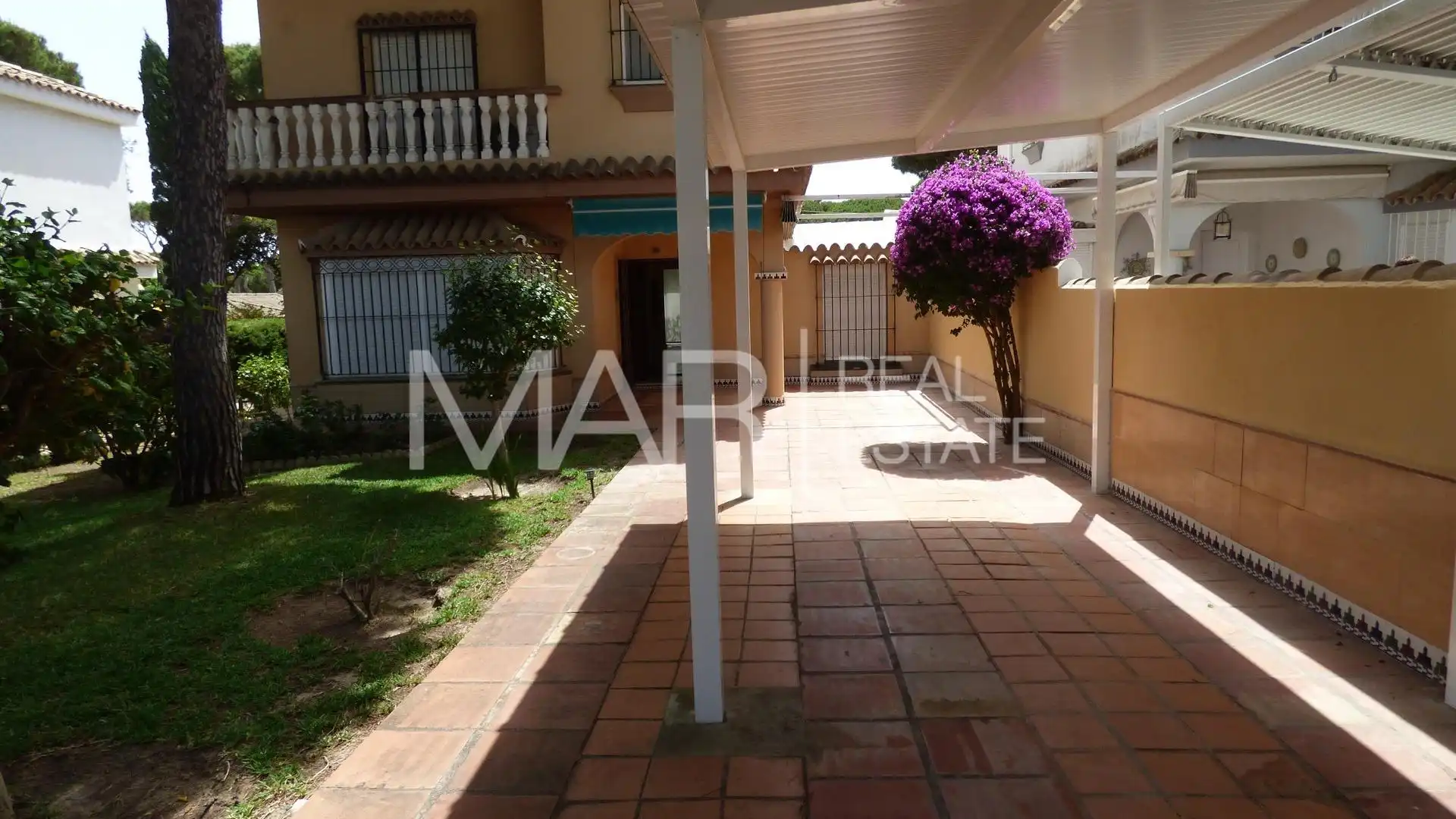 Jardí de Casa o xalet en venda en Chiclana de la Frontera amb Aire condicionat, Jardí privat i Terrassa