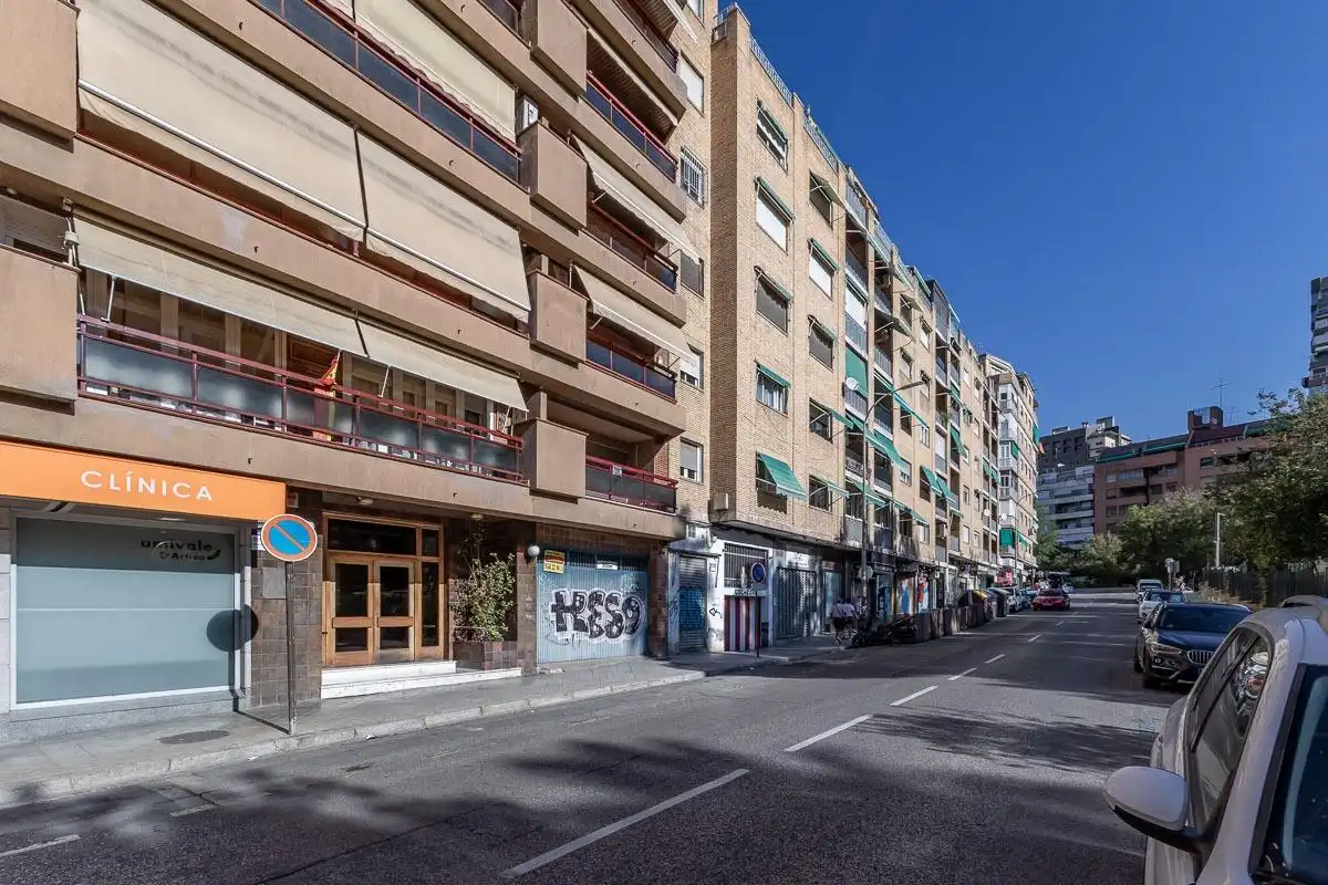 Vista exterior de Traster en venda en Granada