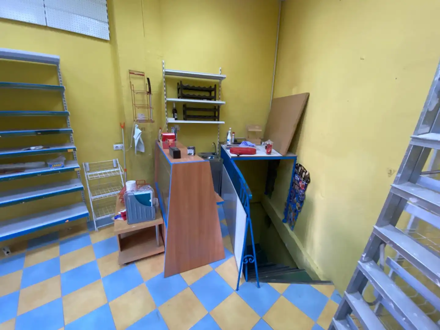 Cuina de Local en venda en Tomares