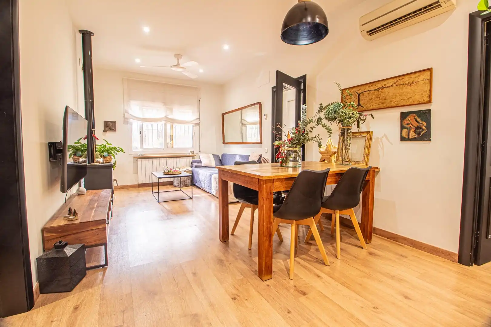 Sala de estar de Casa o chalet en venta en Cerdanyola del Vallès